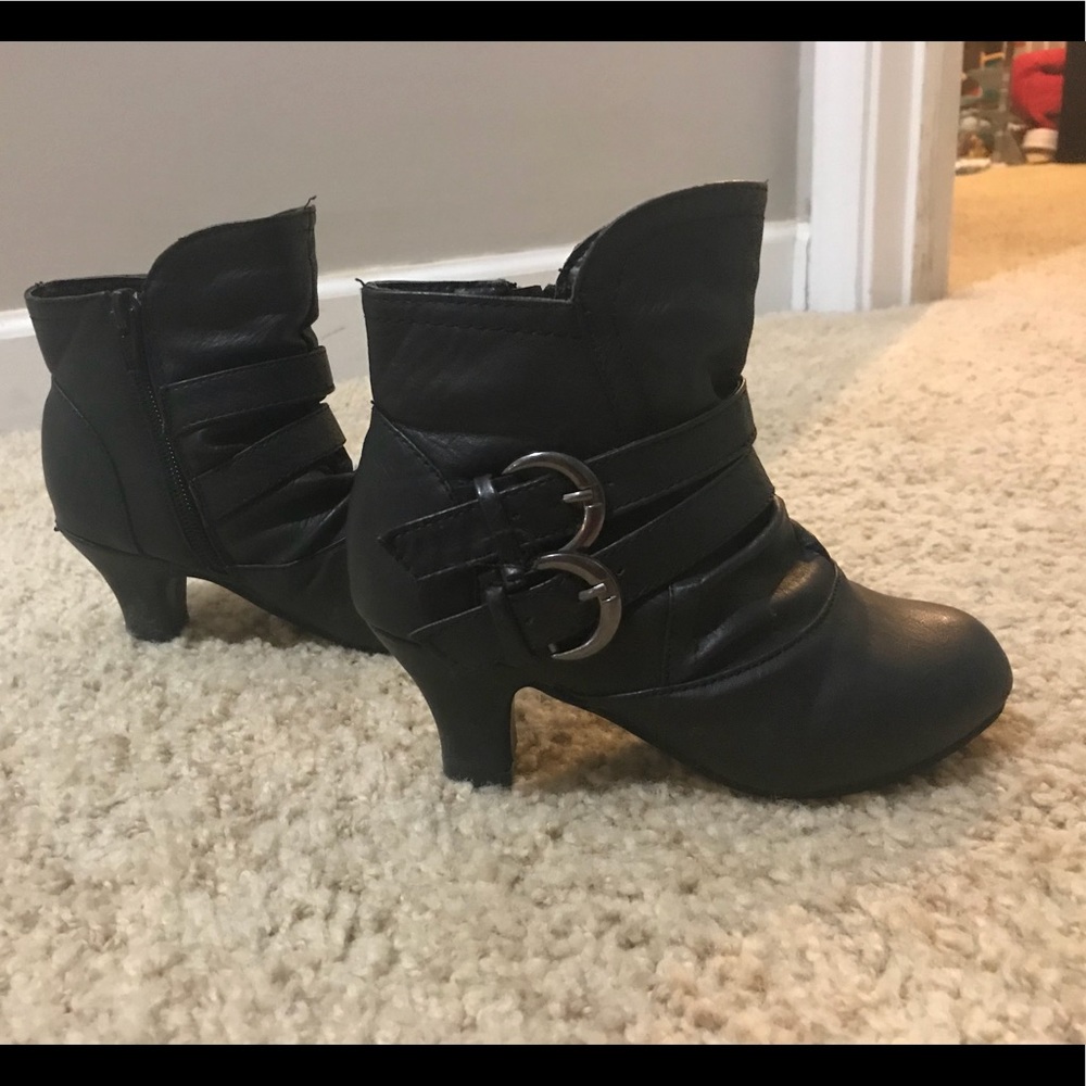 Girls size 10 black booties